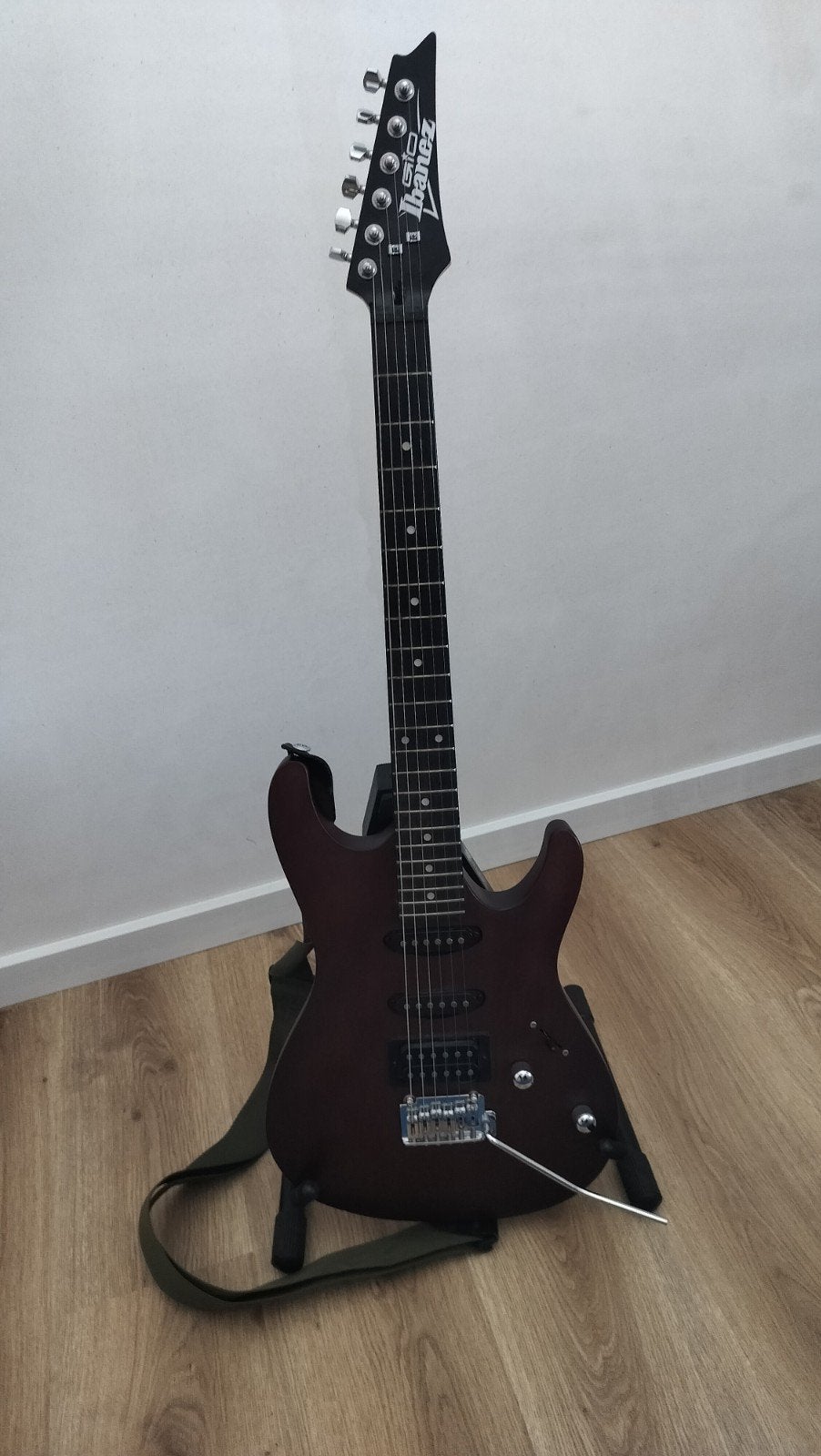 Ibanez GSA60 WNF, Musique & Instruments, Instruments à corde | Guitares | Électriques, Enlèvement, Comme neuf, Solid body, Ibanez