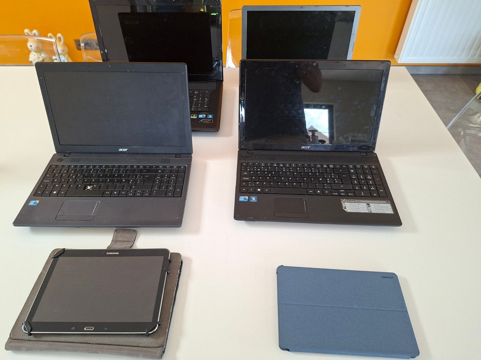Partij van 4 laptops en tablet samsung en tablet huawei 10, Computers en Software, Windows Laptops, Ophalen