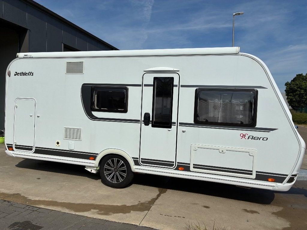 Dethllefs aero mover dakluifel zonnepanelen, Caravans en Kamperen, Caravans, Vast bed, Schokbreker, Treinzit, Particulier