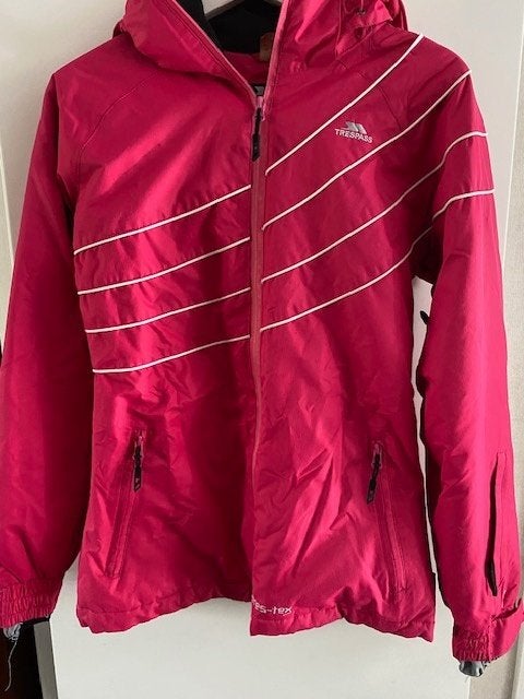 Mooie, felroze skijas maat SMALL  Nieuwstaat, Sport en Fitness, Skiën en Langlaufen, Ophalen of Verzenden, Zo goed als nieuw, Kleding