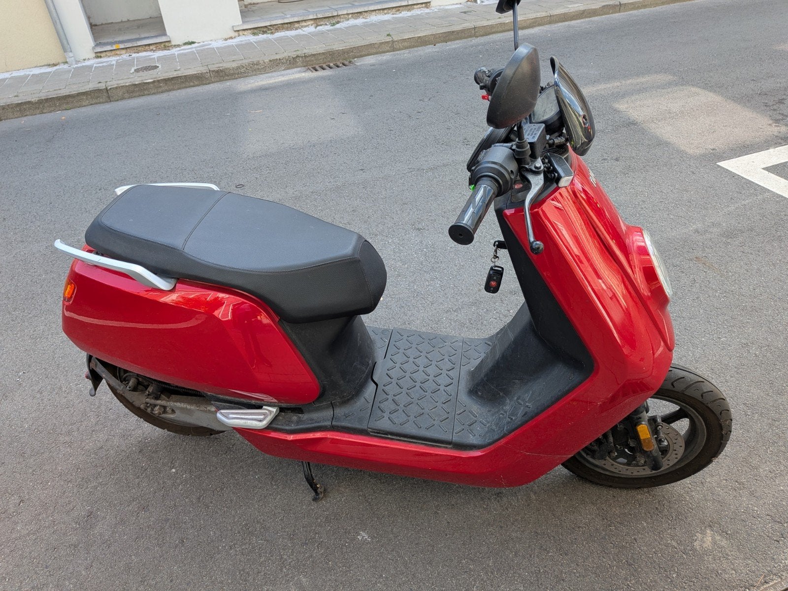 scooter niu, Vélos & Vélomoteurs, Autres marques, Enlèvement, Utilisé, Électrique