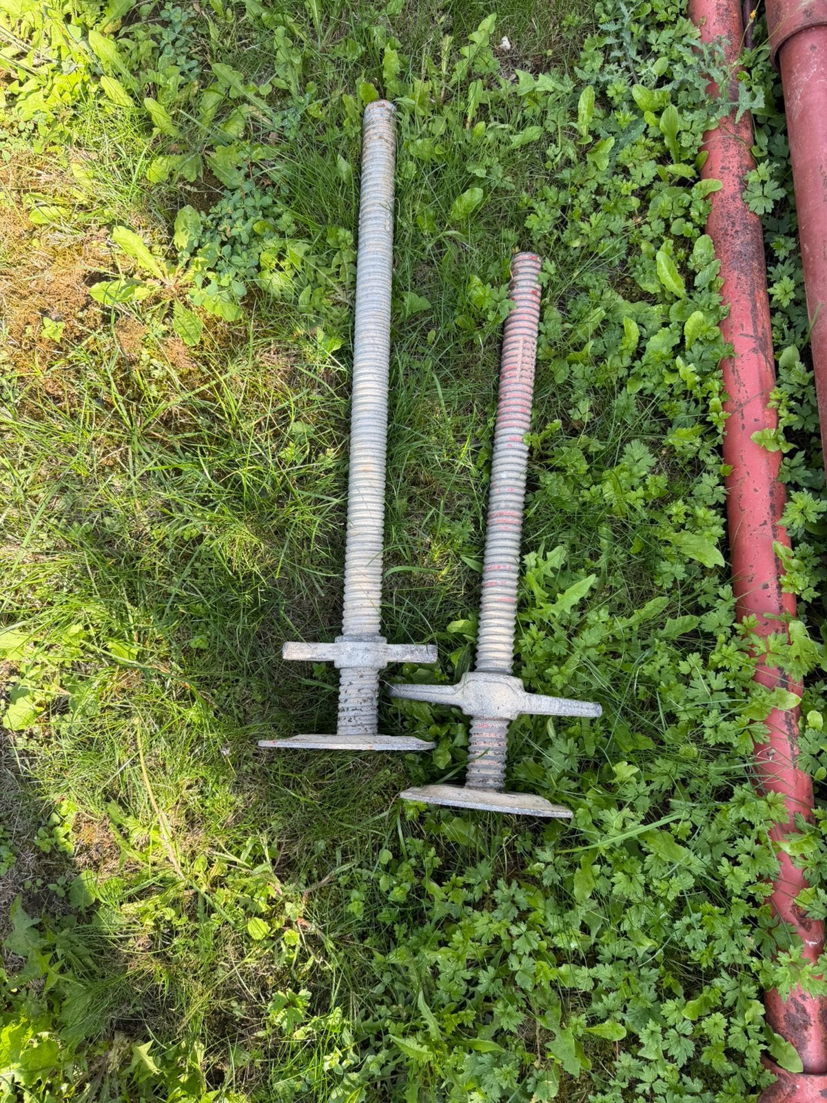 Lot de 4 étais de chantier + 2 profilés/règles de maçon, Enlèvement, Comme neuf