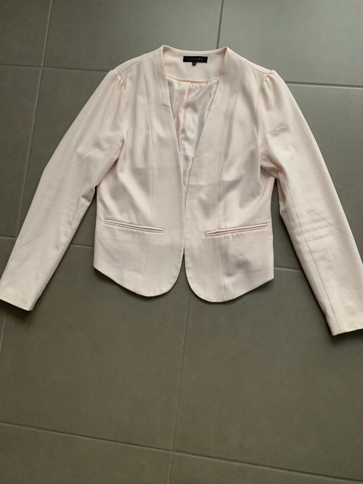 Licht roze blazer lola & liza maat 40, Kleding | Dames, Jasjes, Kostuums en Pakken, Maat 38/40 (M), Ophalen of Verzenden, Zo goed als nieuw
