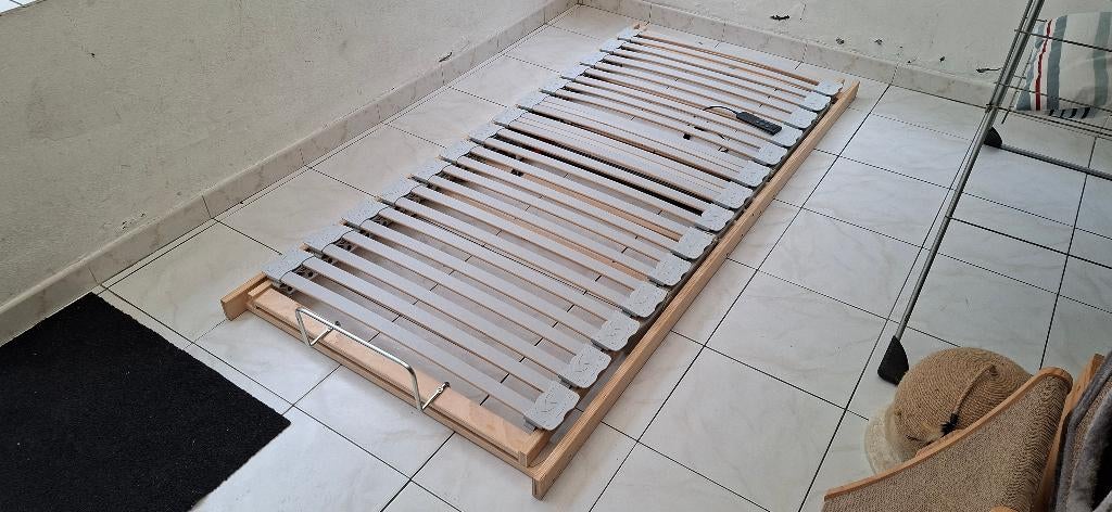 Elektrische lattenbodem Ikea - met defecte adapter, Huis en Inrichting, Ophalen, Gebruikt, 90 cm, Eenpersoons