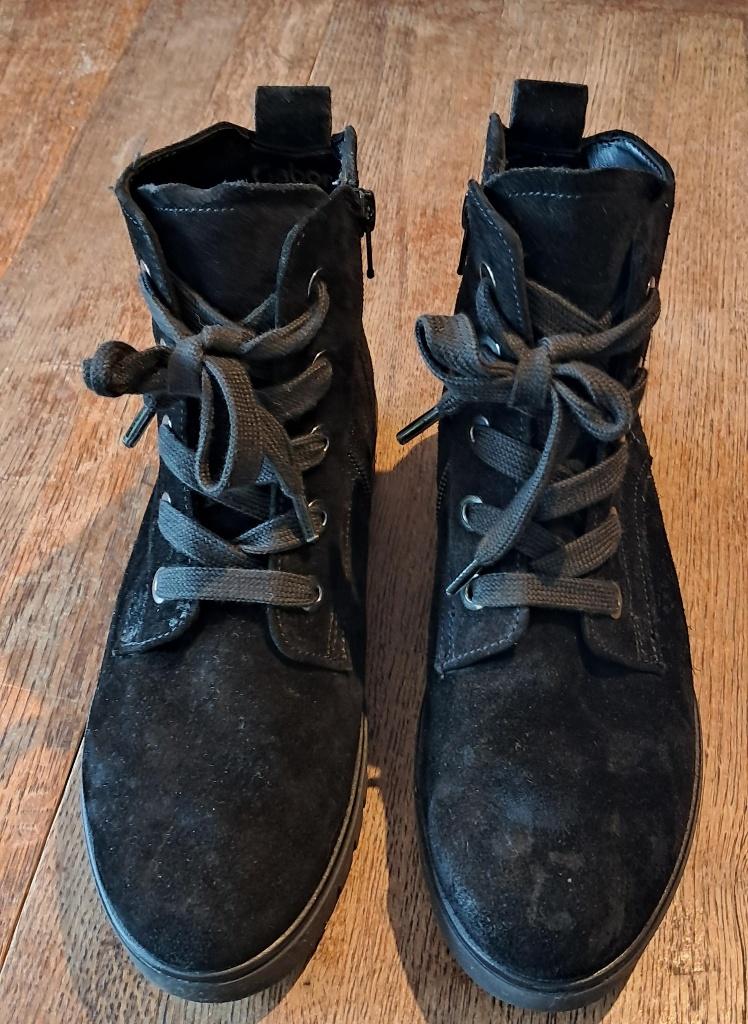 Enkellaarsjes maat 38 zwart daim, Vêtements | Femmes, Chaussures, Gabor, Comme neuf, Enlèvement, Boots et Botinnes
