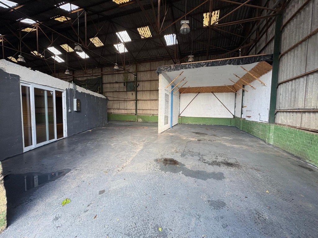 Hangar à louer 200m², Immo, 200 m², Overige soorten, Direct bij eigenaar, Liege
