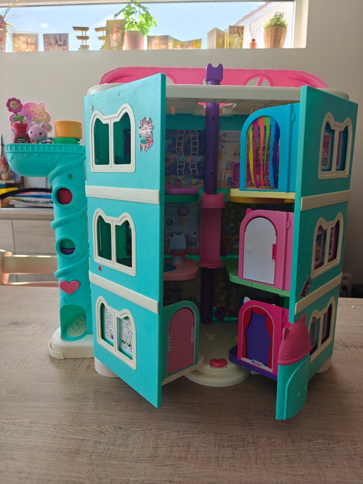 La maison de poupée de Gabby avec pièces supplémentaires et, Enlèvement, Maison de poupées
