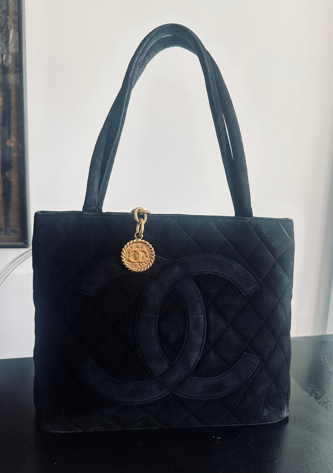 Chanel CC Logo tas – zwart suède /dustbag/authentificatie, Handtassen en Accessoires, Ophalen, Zo goed als nieuw, Zwart, Shopper