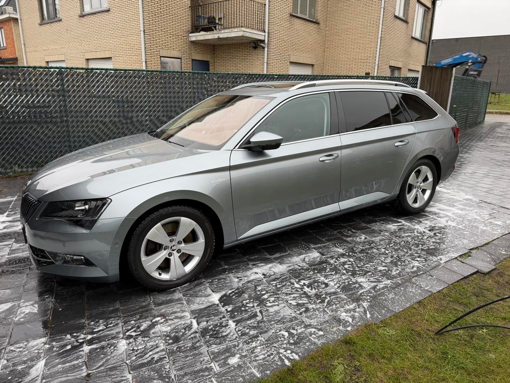 Skoda Superb L&K 2.0tsi 4x4, Autos, Skoda, Cuir, Argent ou Gris, Achat, Euro 6