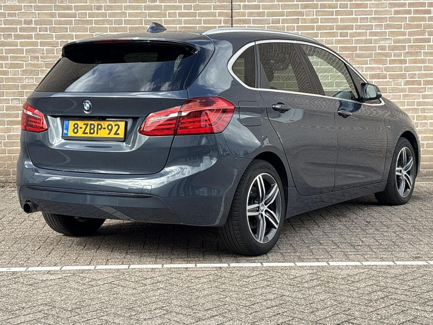 BMW 218 Active Tourer 2-serie 218i High Executive | Dakota L, Auto's, Monovolume, Bedrijf, Handgeschakeld, Zilver of Grijs