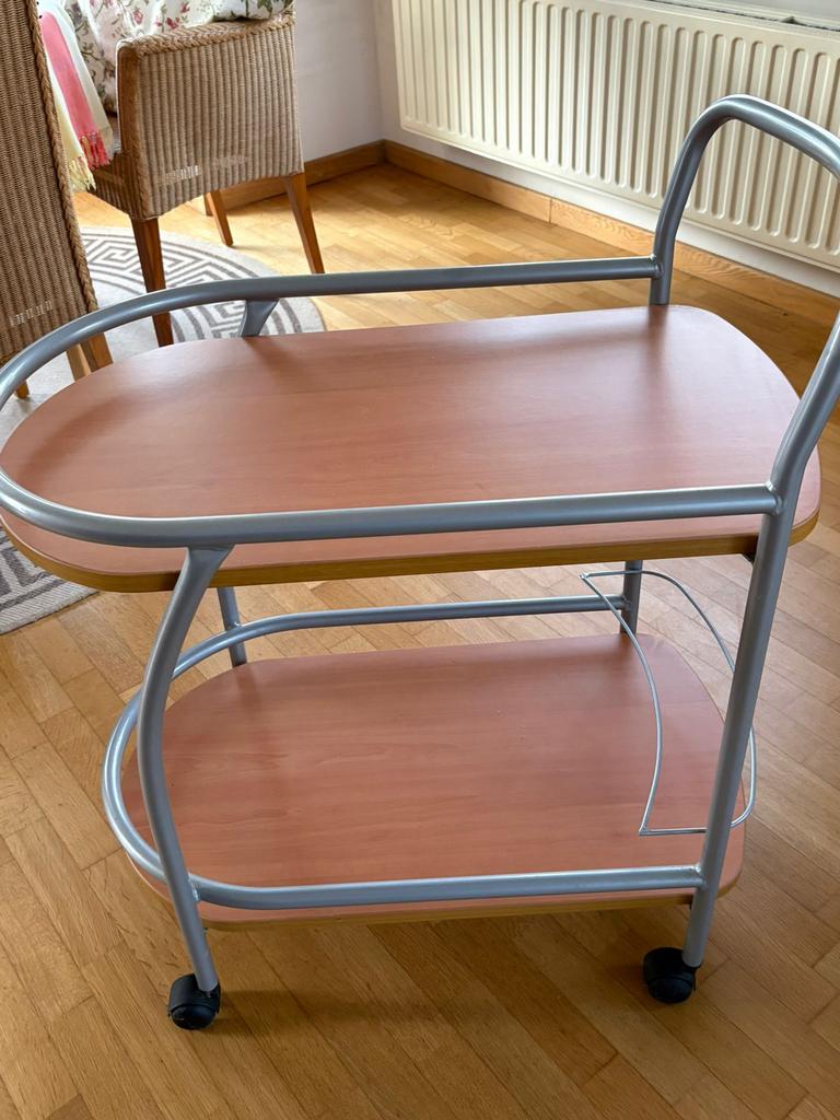 Petite table sur roulettes, Enlèvement, Utilisé, Autres formes