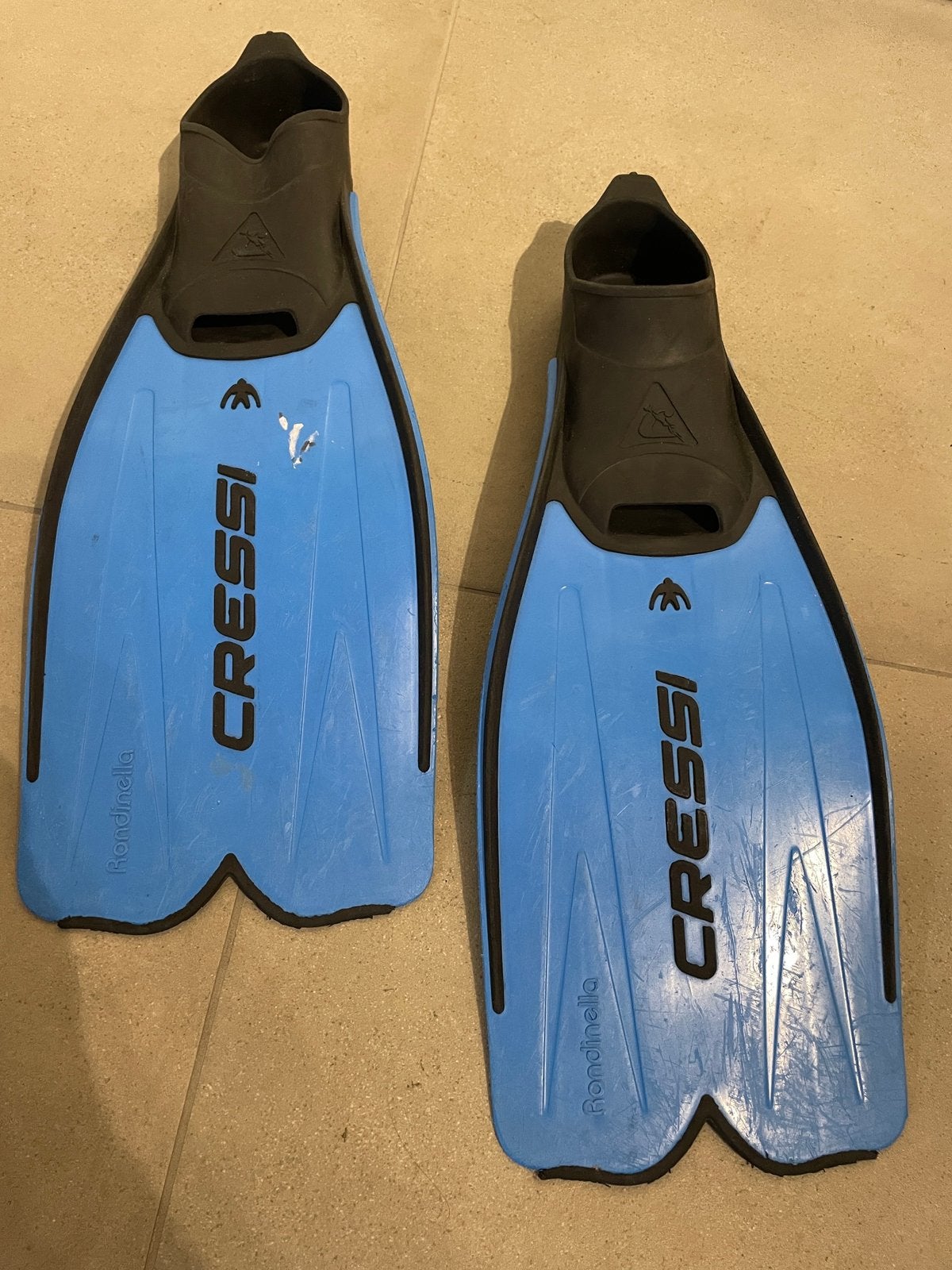 Gesloten hiel vinnen Cressi-Rondinella, maat 31-32, Watersport en Boten, Ophalen of Verzenden, Gebruikt, Snorkelvinnen