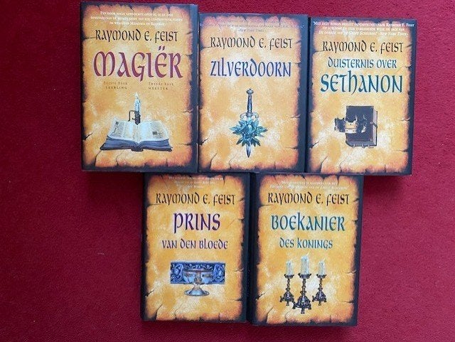 RAYMOND FEIST,DIVERSE COMPLETE SERIES TE KOOP,ALLEMAAL IN HA, Boeken, Ophalen of Verzenden