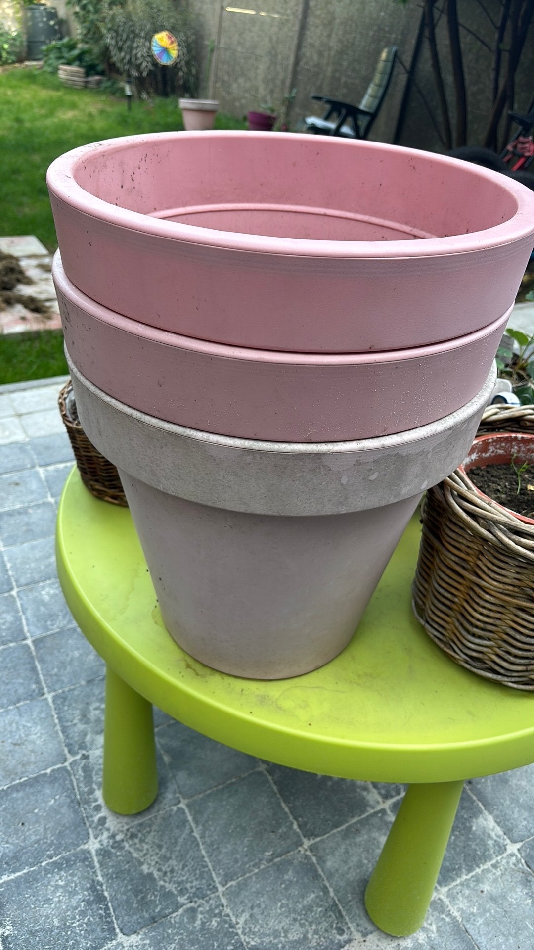 3 large pink plastic pots XL, Ophalen, Gebruikt