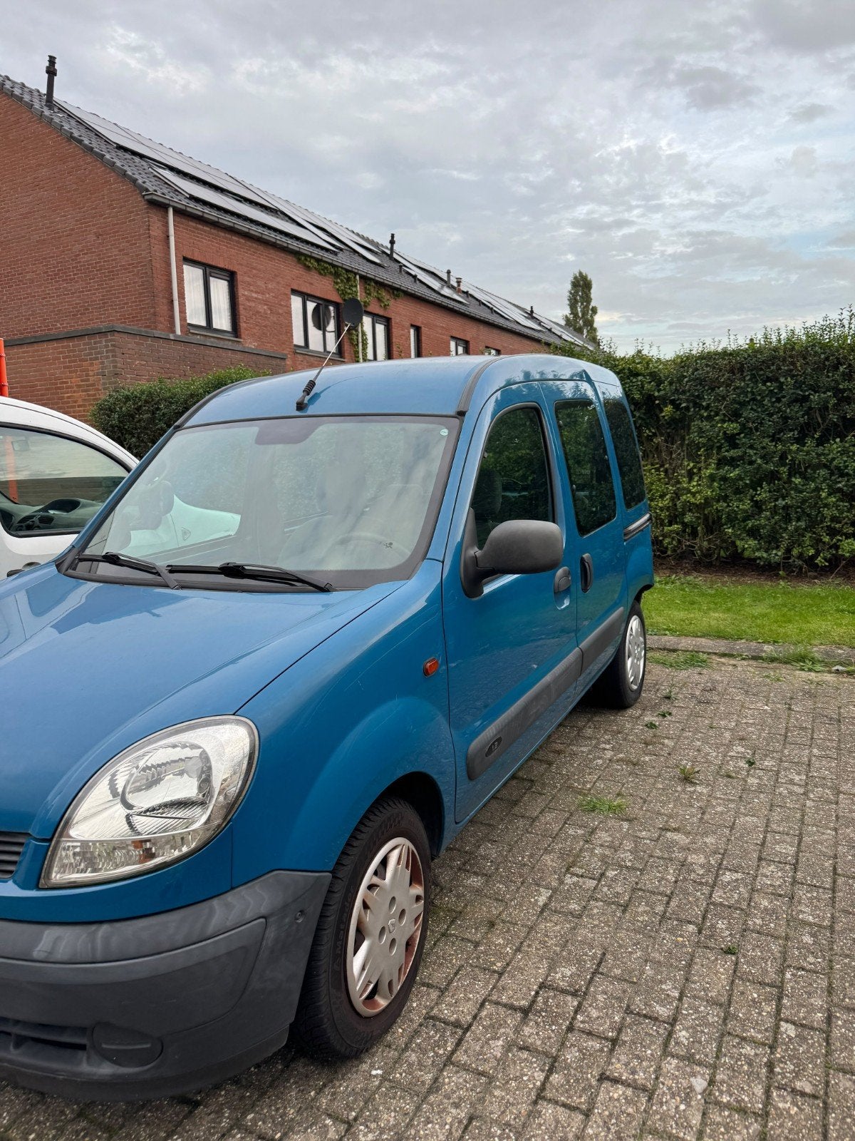 Renault Kangoo 1.2 benzine schade, Auto's, Voorwielaandrijving, 4 deurs, Stof, 4 cilinders