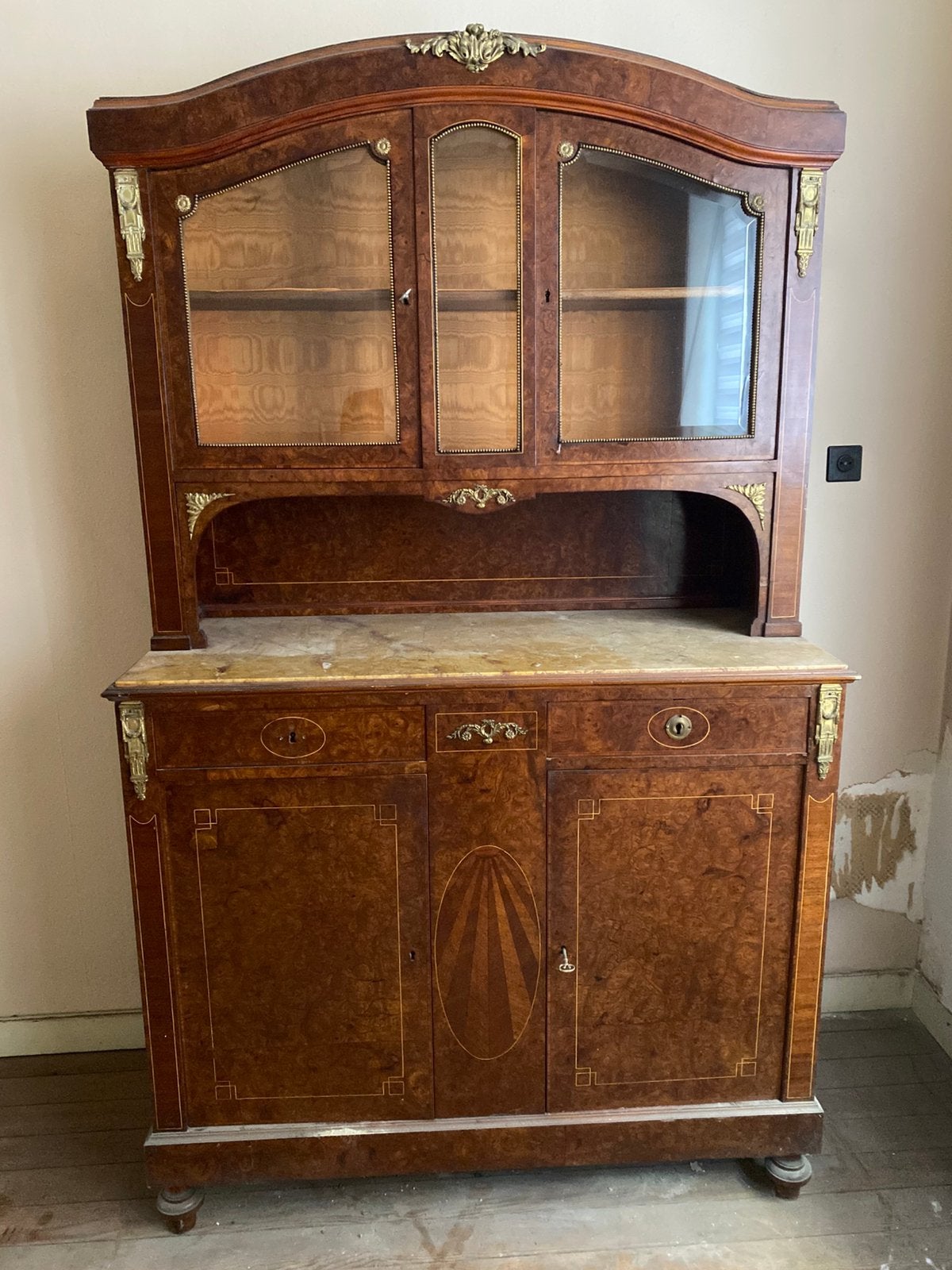Belle armoire empire avec dessus en marbre, Enlèvement
