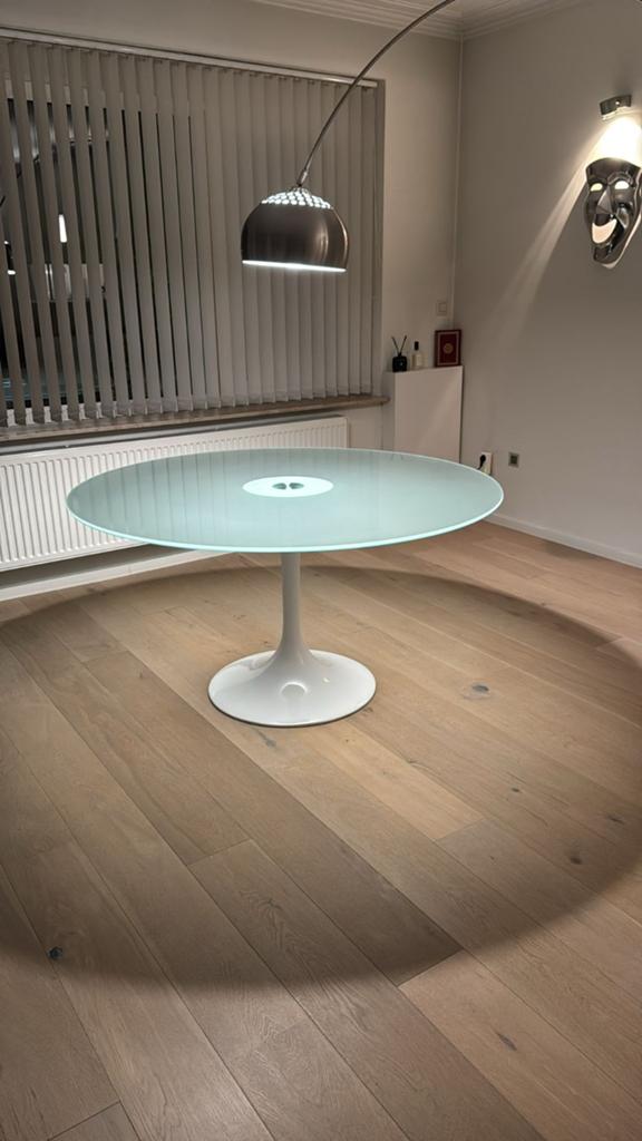 Table ronde en verre 400€, Maison & Meubles
