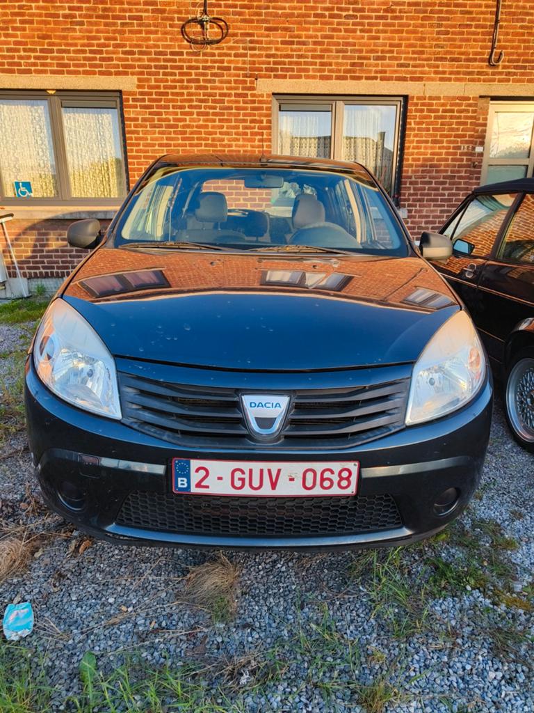 Dacia Sandero 1.4i Clim + Attache-remorque, Achat, Boîte manuelle, 5 portes, Particulier