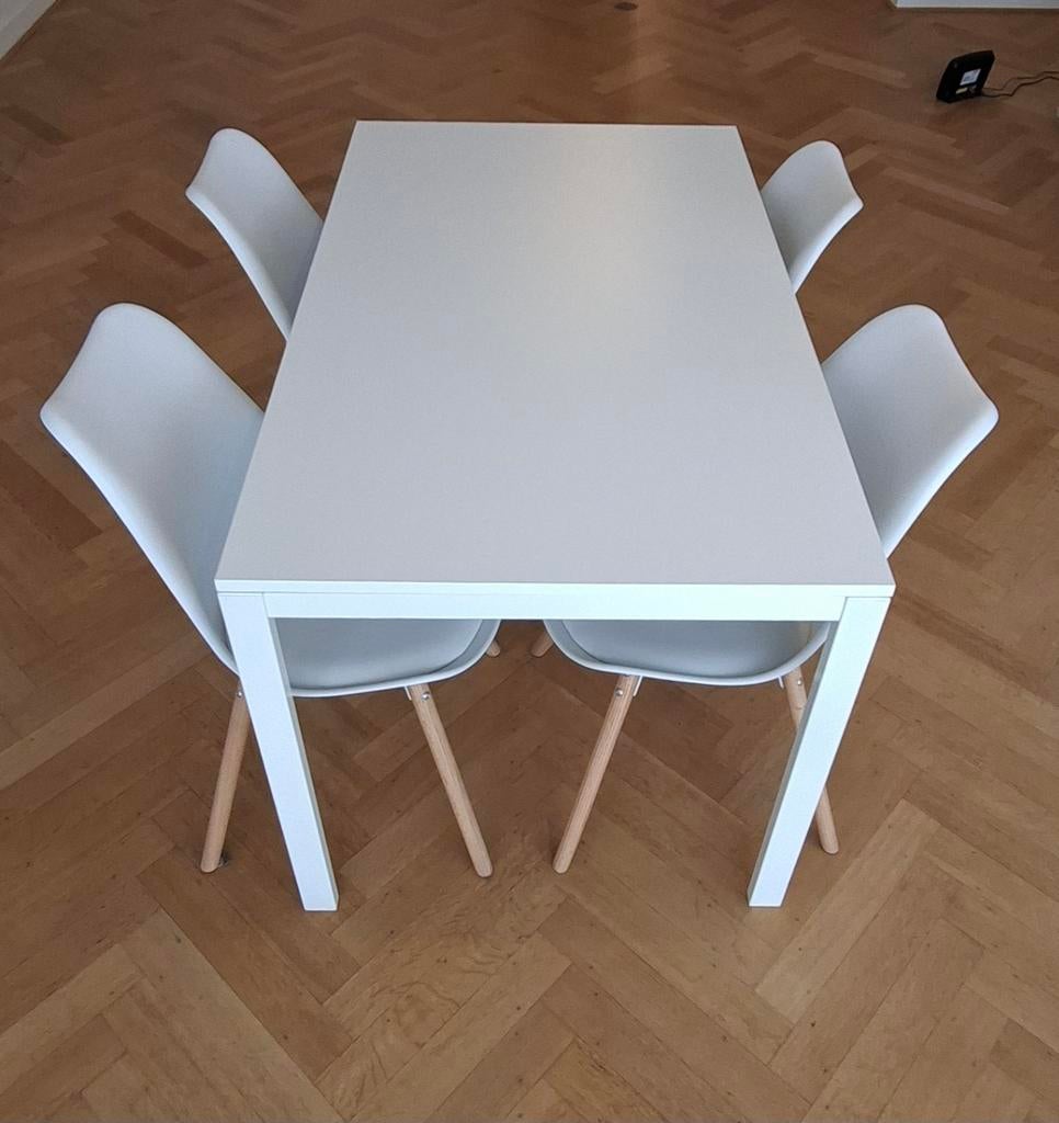 ​Ensemble Table MELLTORP (IKEA) + 4 Chaises KASTRUP (JYSK), Enlèvement, Comme neuf, Scandinave, 4 à 6 chaises