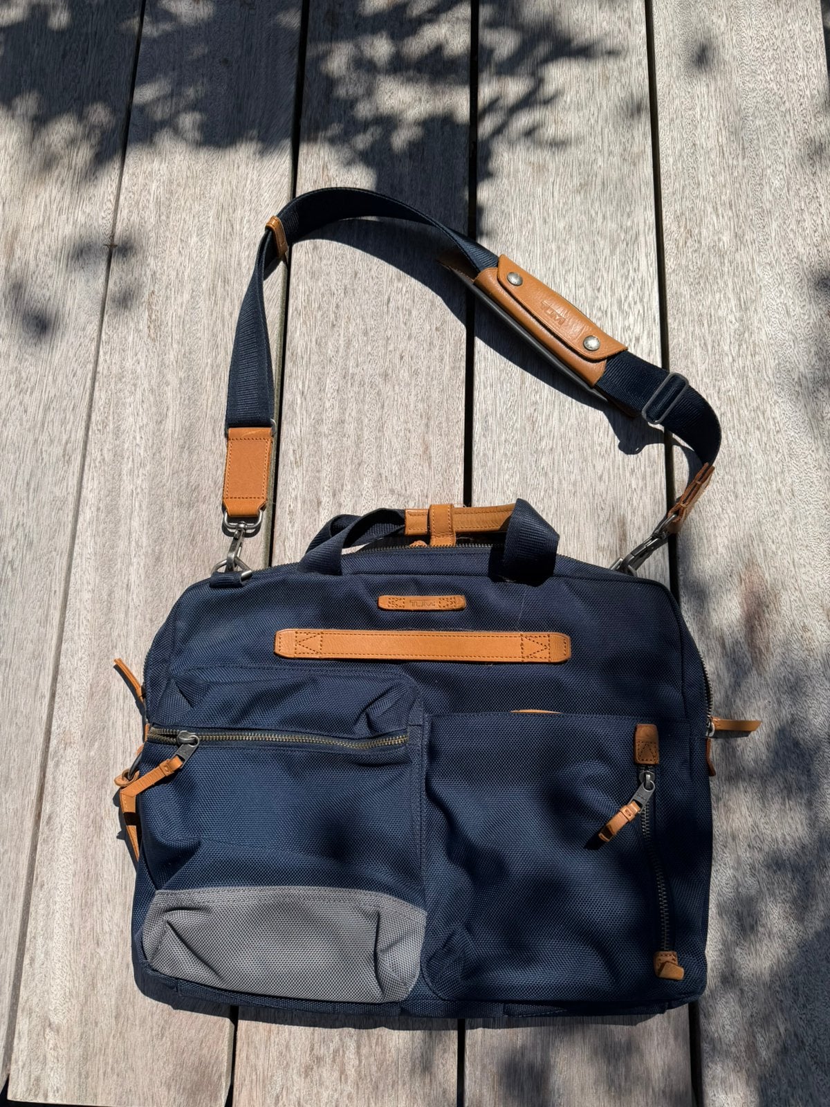 TUMI laptoptas, Computers en Software, Laptoptassen, Ophalen, 15 inch, Gebruikt, Schouderband