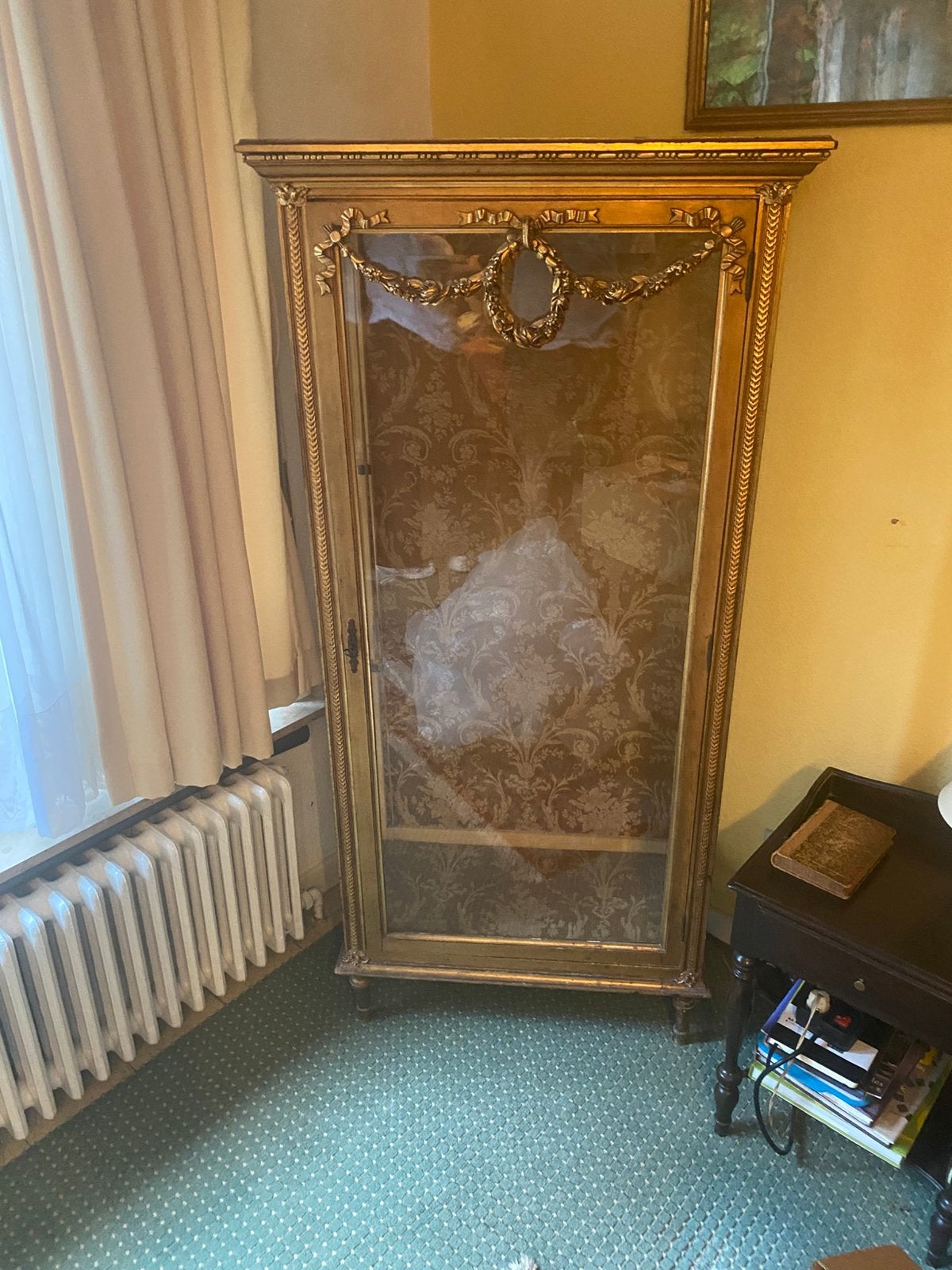 tres ancienne vitrine en tres bon etat , bois et verre, Enlèvement