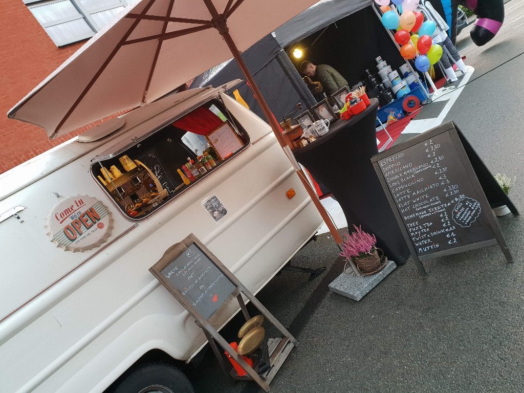 1967 Bourgeois Pullman B50 (ingericht als koffie foodtruck), Ophalen
