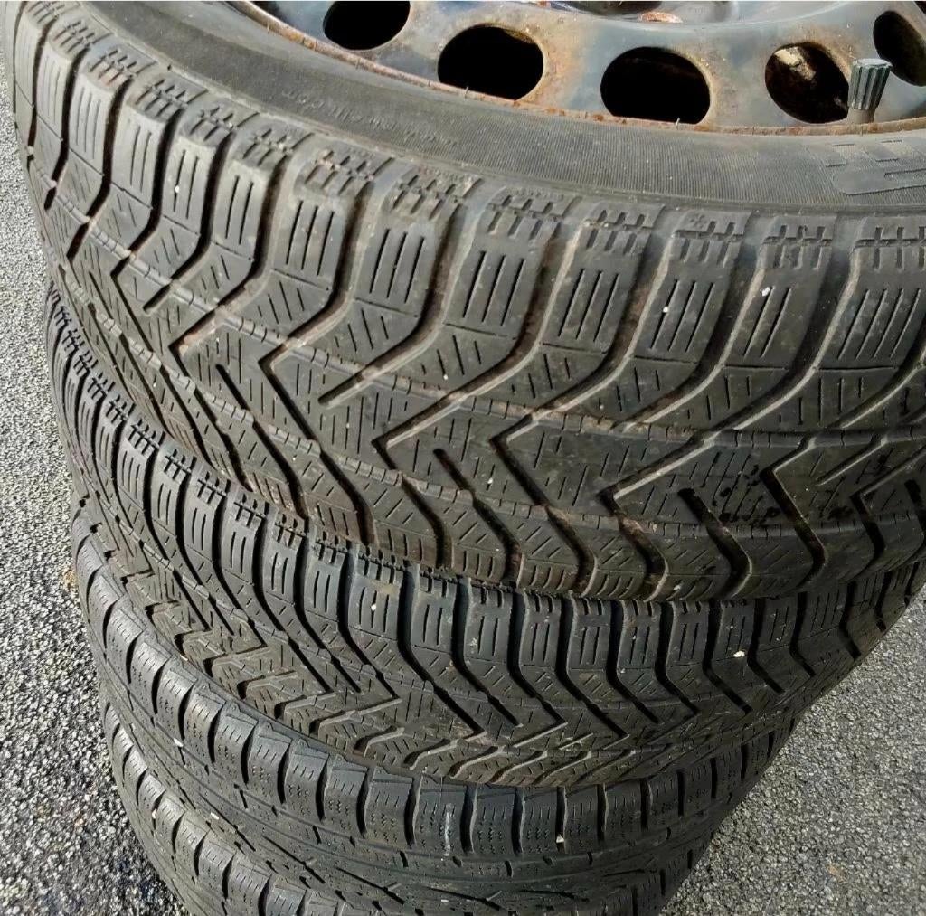 4 roues hiver 205/55-16 d'une VW Golf, Pneus et Jantes, Pneus hiver, 16 pouces, 205 mm