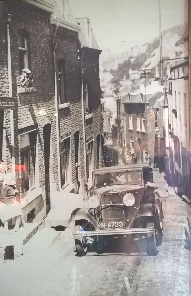 Photographie ancienne.Renault Celtaquatre montant une ruelle, Enlèvement ou Envoi, Neuf
