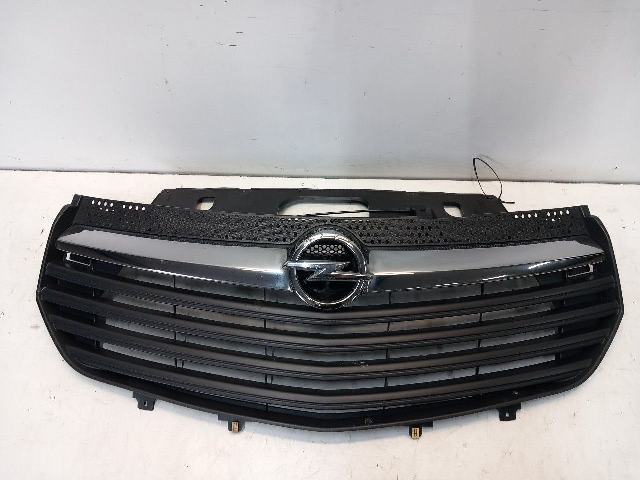 Grille Opel Vivaro, Onderdelen@venauto.nl, Van der Ven Autorecycling B.V., Gebruikt, Ettenseweg 76, 4706 PB Roosendaal, The Netherlands