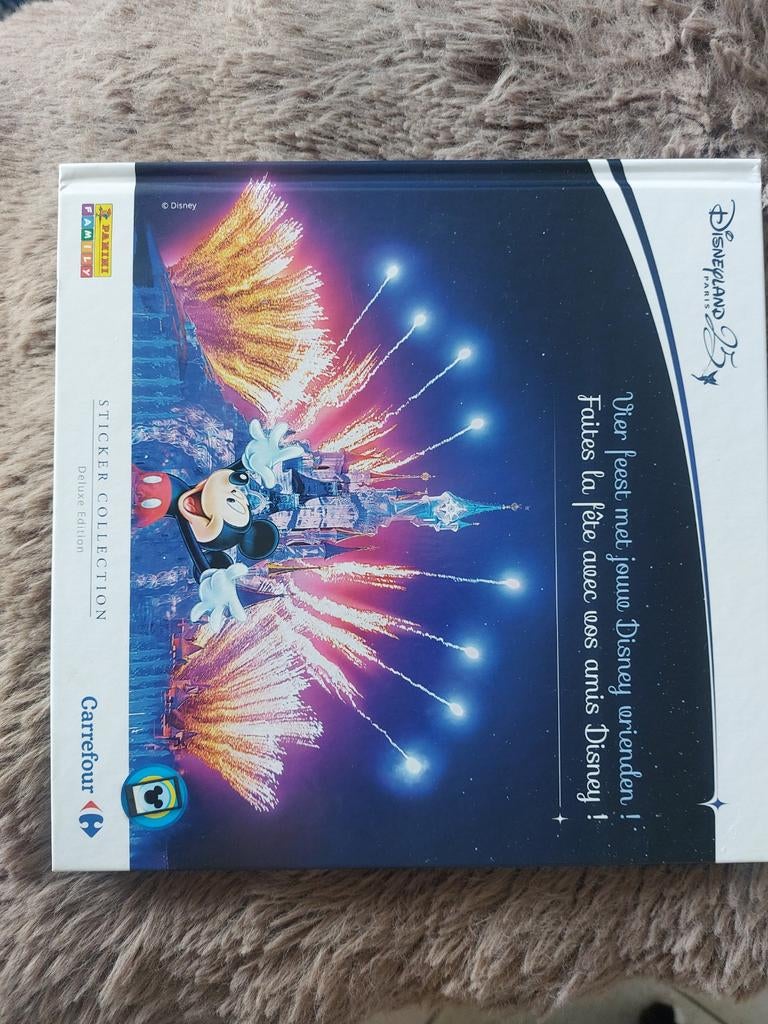 Stickerboek disneyland 25 jarig bestaan , compleet., Ophalen