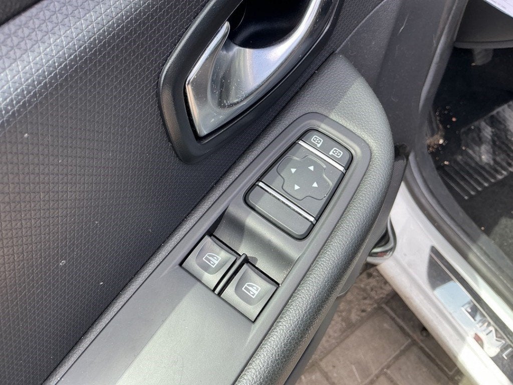 COMMUTATEUR VITRES ELECTRIQUES Renault Clio IV (5R), Renault, Utilisé, Peter-Huppertz-Straße 5
51063  Köln, DE, Dialog.deutschland@renault.de