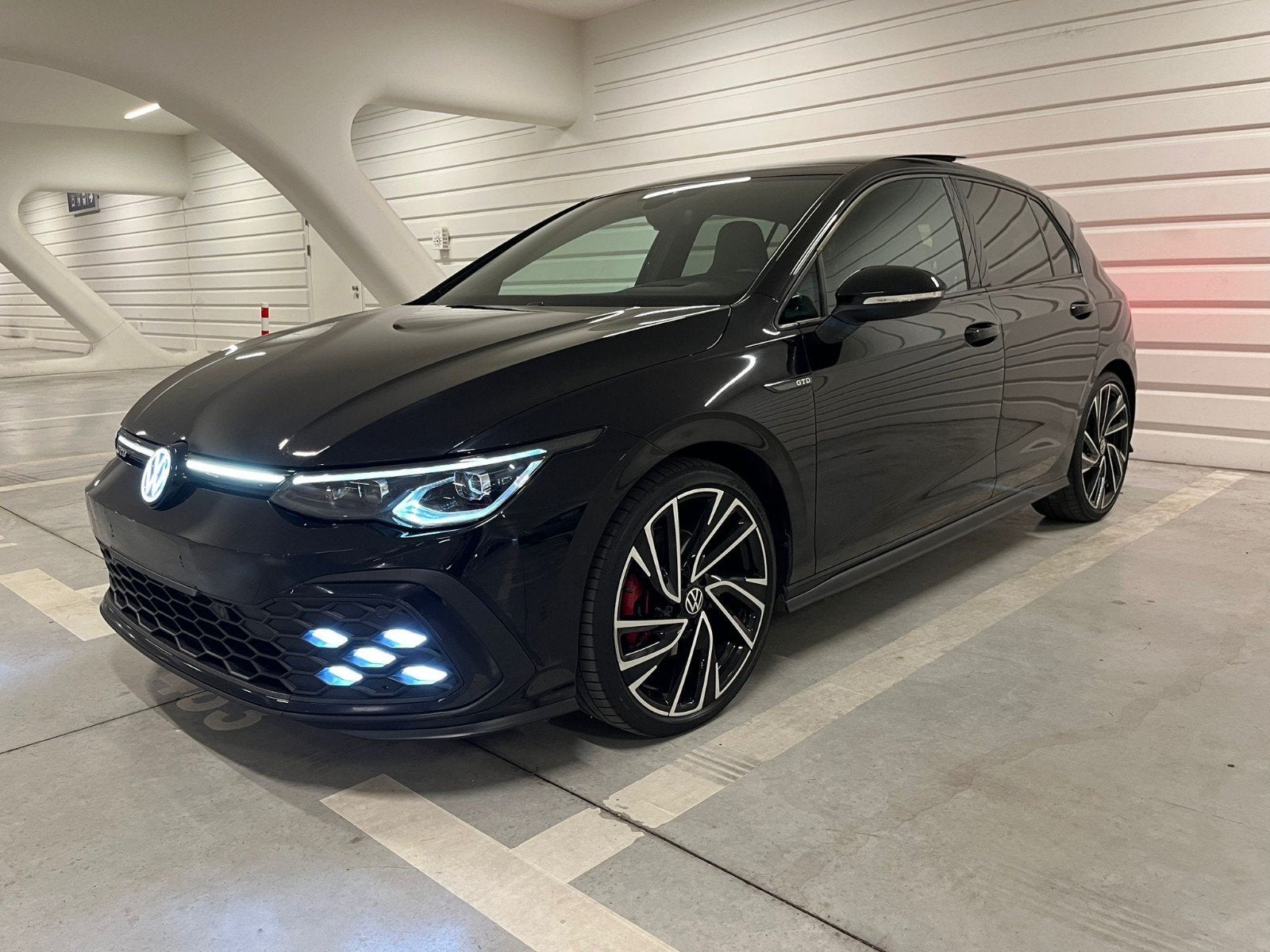 VW GOLF 8 GTD FULL OPTION HISTORIQUE VW 2 CLÉS C.T NEUF., Autos, Cuir, Achat, Euro 6, Entretenue par le concessionnaire