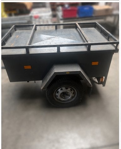 Aanhangwagen gesloten grijs, Enlèvement, Utilisé