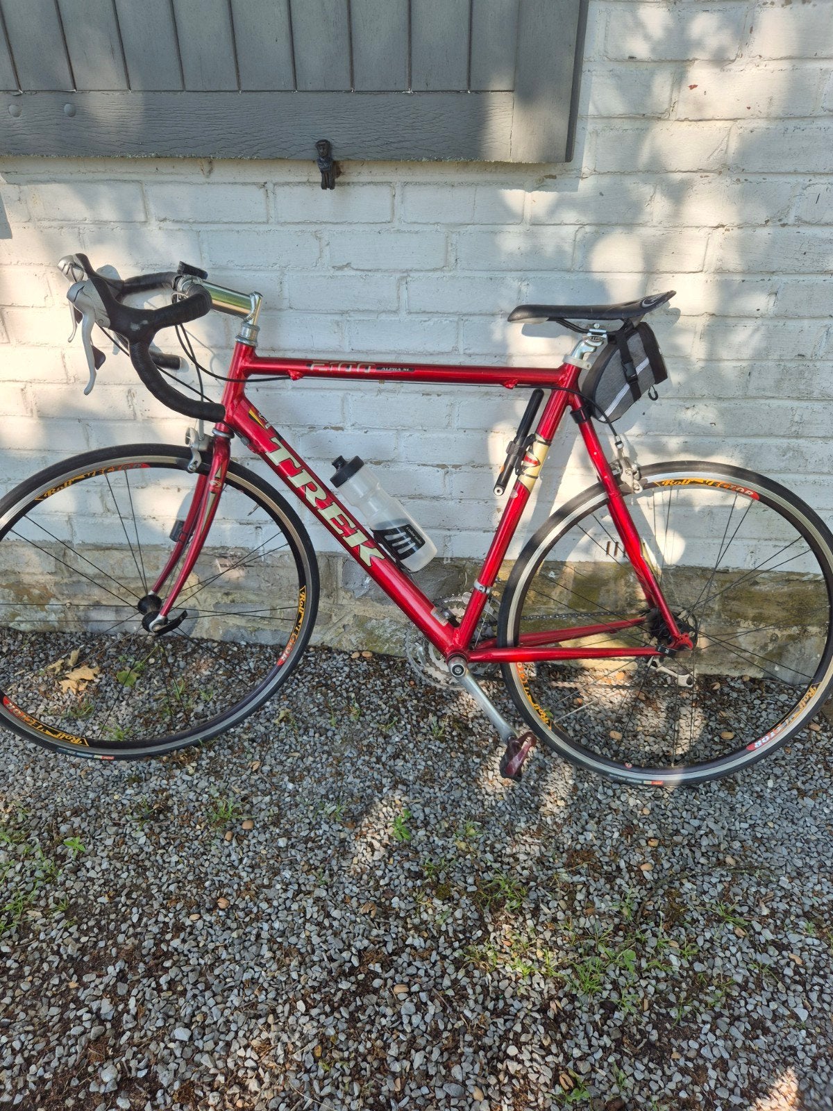 Vélo de marque trek course couleur rouge, Vélos & Vélomoteurs