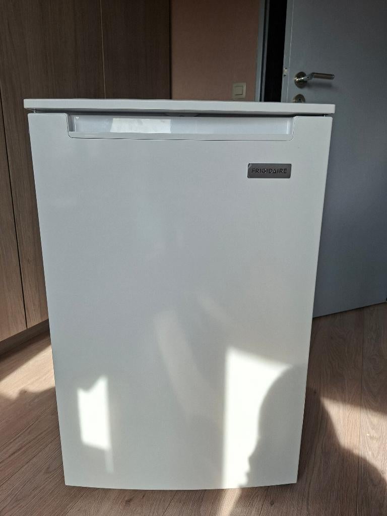 Diepvriezer Frigidaire FRFZ88WH – garantie tot 2027, Elektronische apparatuur, Vriezers en Diepvrieskisten, Zo goed als nieuw