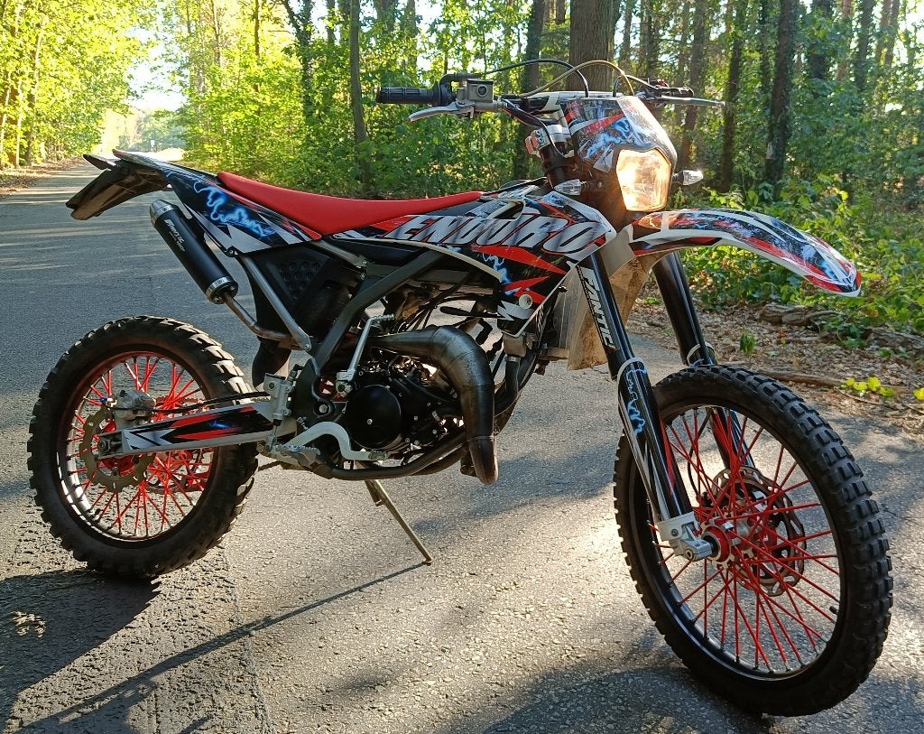 Fantic XE 50 Enduro 2023 Customized stickerset, Vélos & Vélomoteurs, Autres marques, Comme neuf, 6 vitesses, Enlèvement