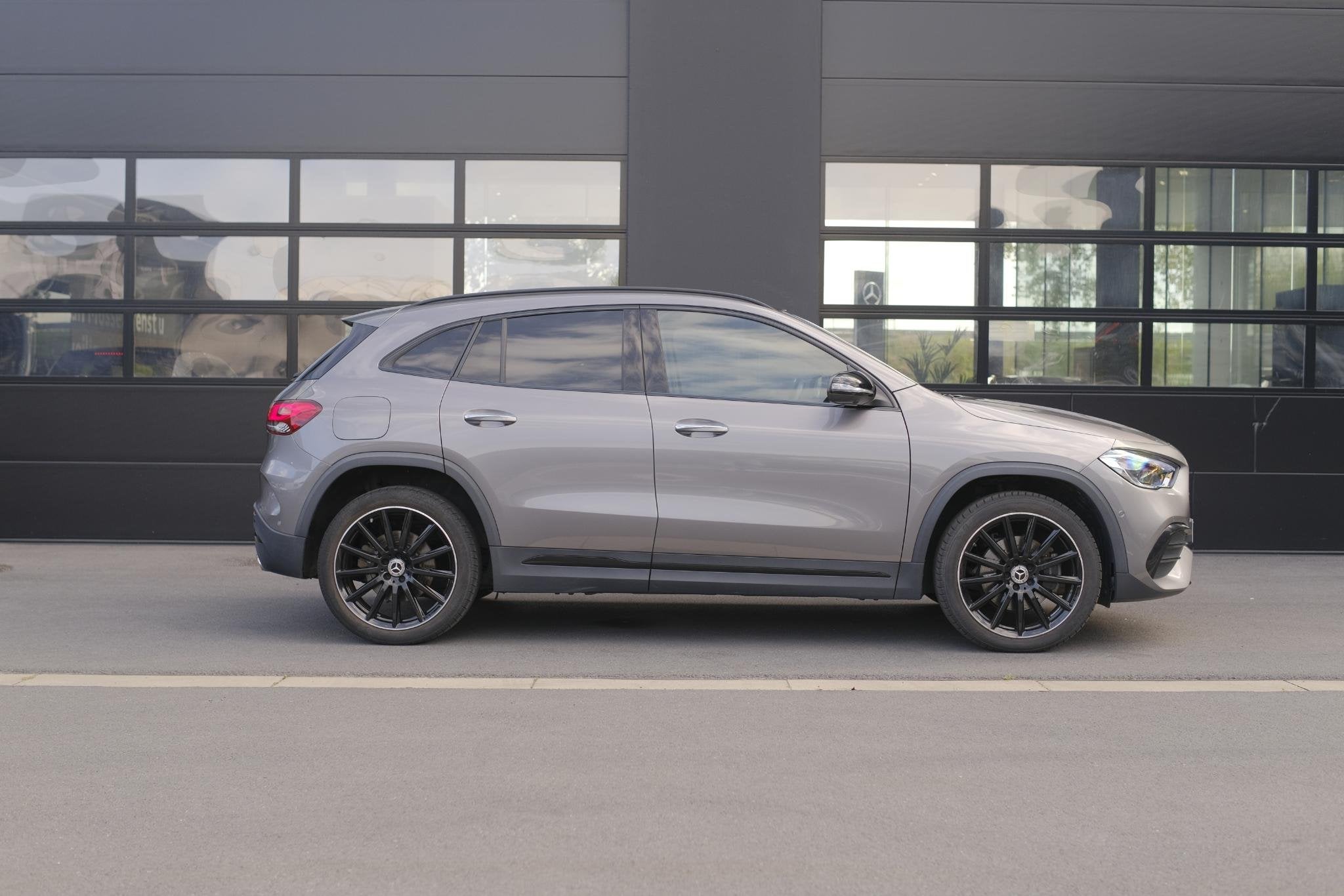 Mercedes-Benz GLA 250 e AMG Line + LEDER + PANO + MULTIBEAM, Autos, Achat, 1800 kg, Euro 6, Entreprise
