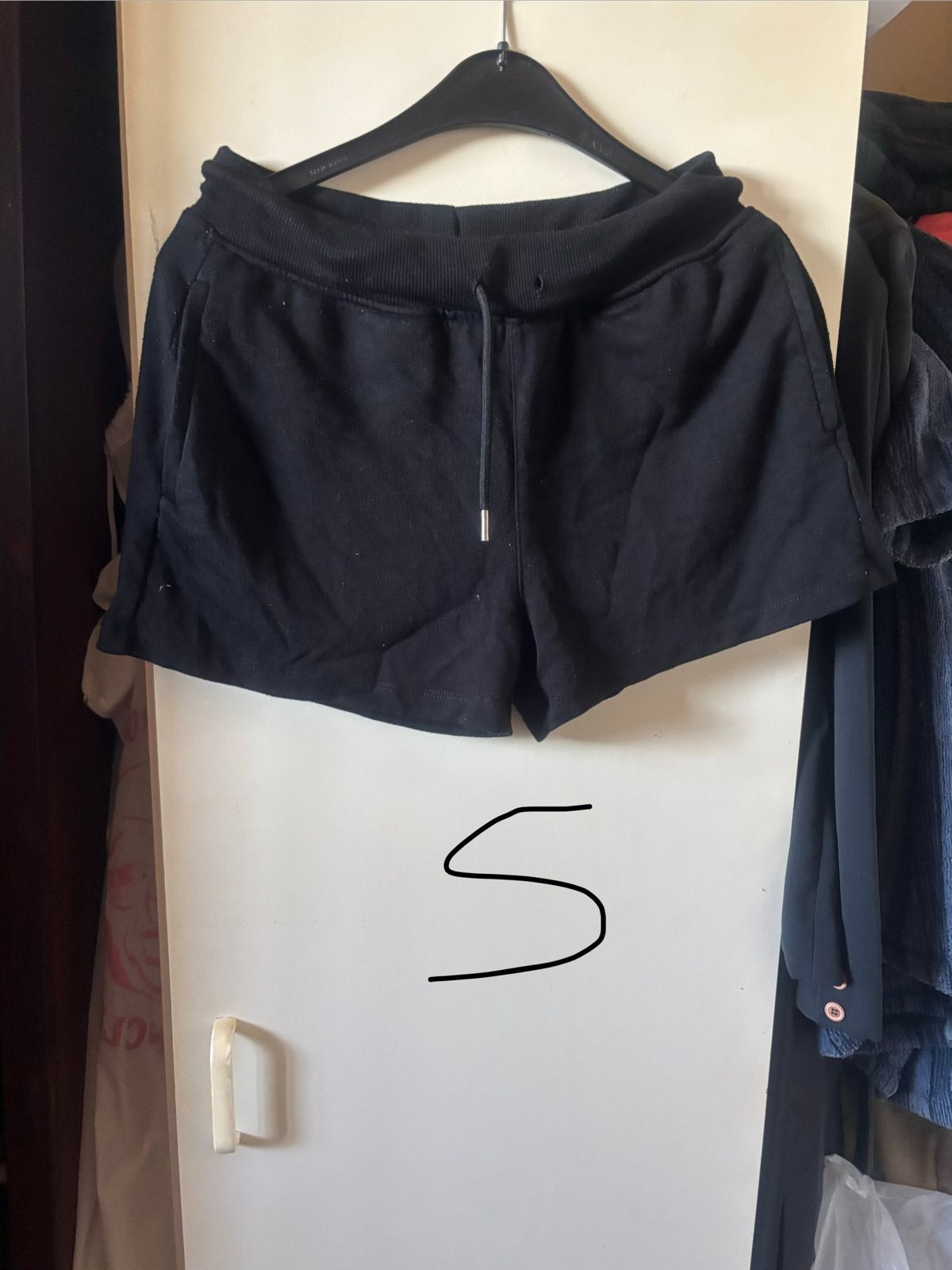 short, Enlèvement ou Envoi, Comme neuf, Taille 46 (S) ou plus petite, Noir