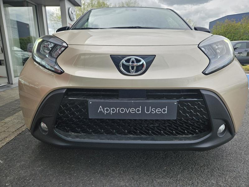 Toyota Aygo X pulse, 110 g/km, 72 pk, Beige, Handgeschakeld