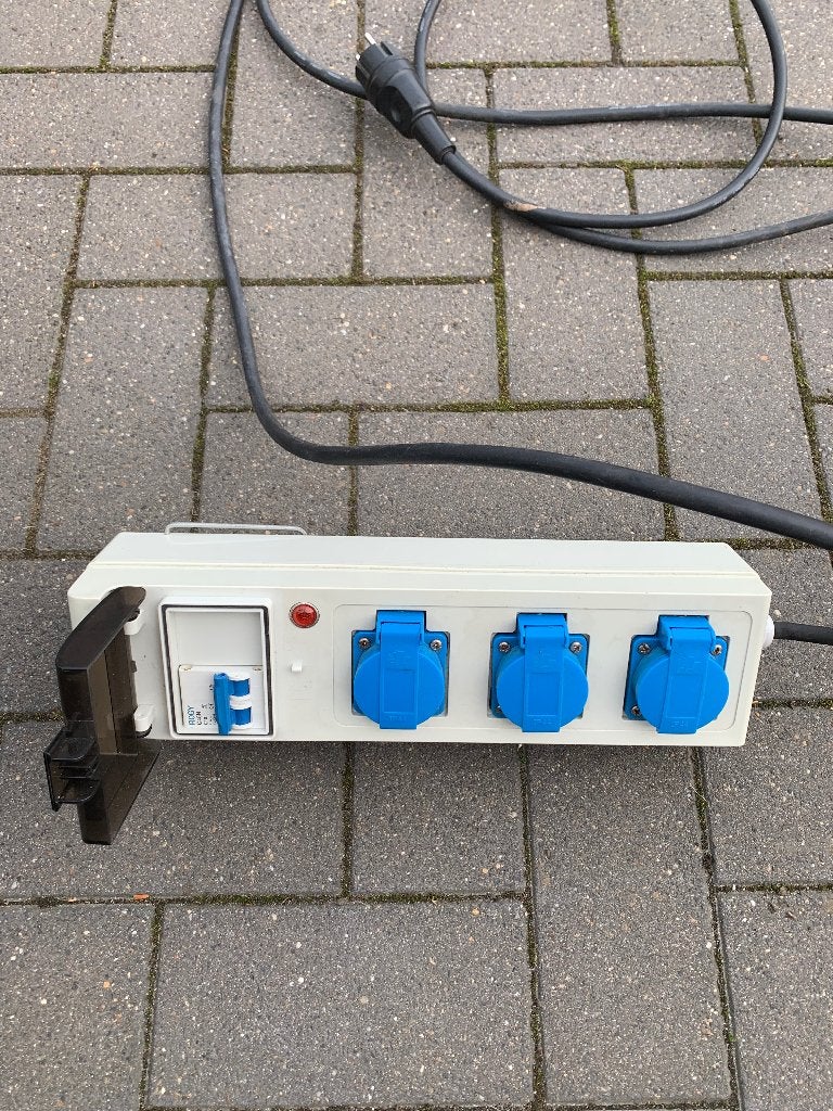 Stekkerdoos met zekering voor camping, Enlèvement, Comme neuf