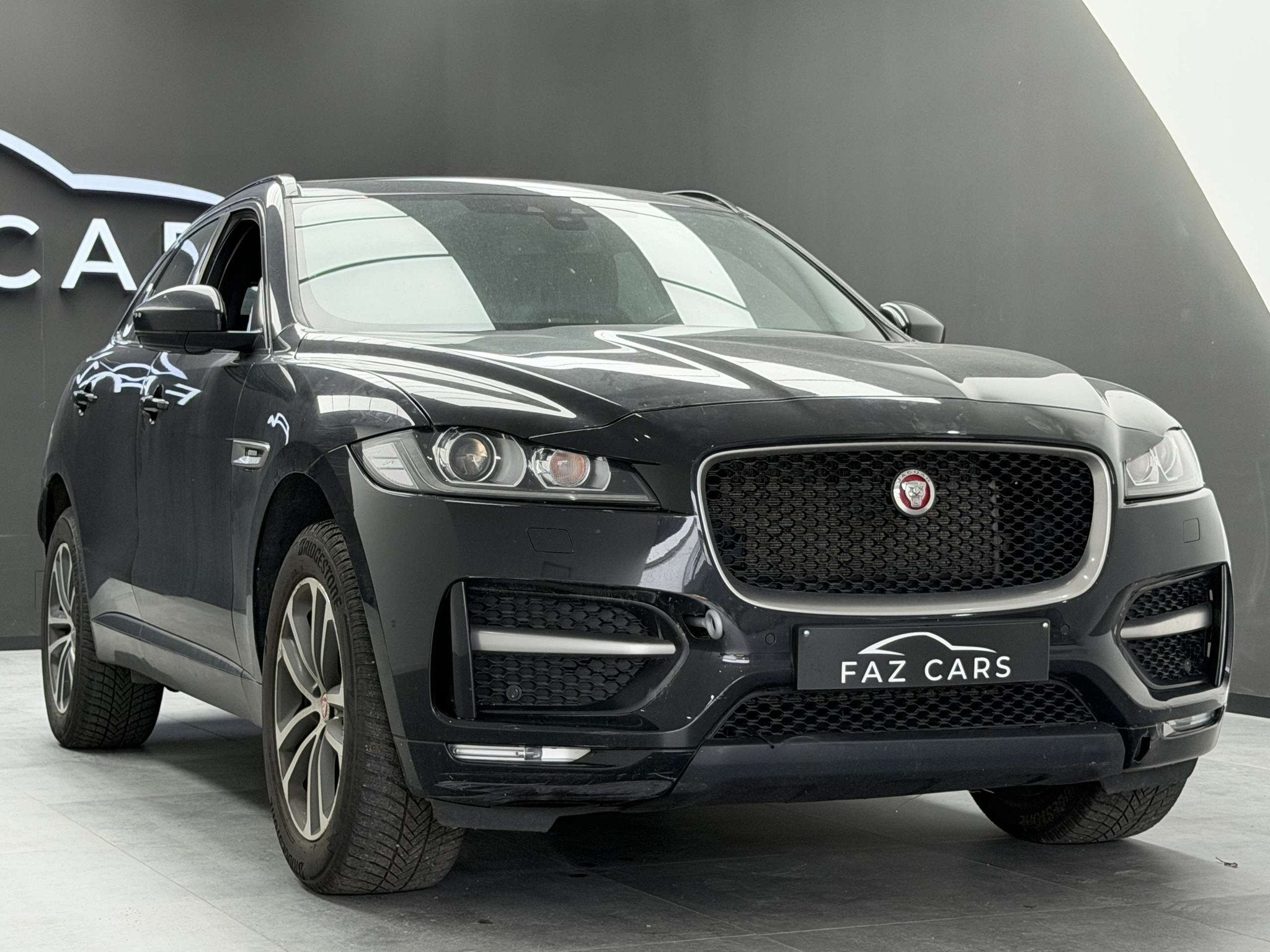 Jaguar F-Pace 2.0D AWD R-Sport *EXPORT/MARCHAND* PROBLÈME M, Auto's, Jaguar, Euro 6, 4 cilinders, Zwart, Leder