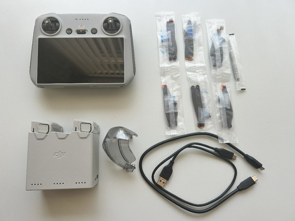 Controller en batterijen voor Drone DJI 3 mini, Batterie(s) supplémentaire(s), 5 à 10 km, Comme neuf, Autres types