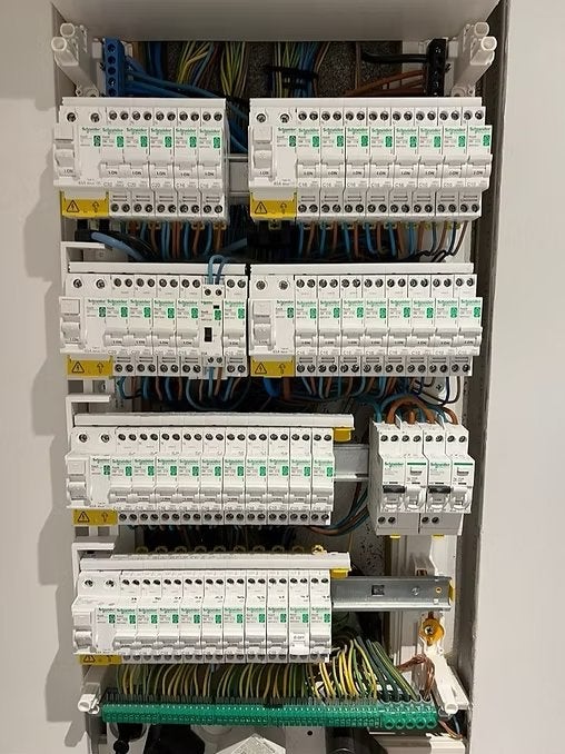 Electricien sur Bruxelles et alentours, Enlèvement, Comme neuf
