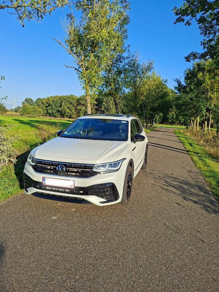 Volkswagen Tiguan Allspace 7 plaatsen Pearl White Black ed., Dealer onderhouden, 2000 kg, Leder, Diesel