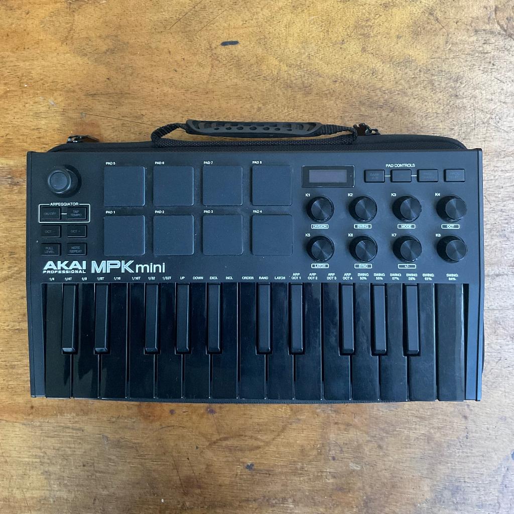 Akai MPK mini met hoesje, Muziek en Instrumenten, Ophalen, Zo goed als nieuw