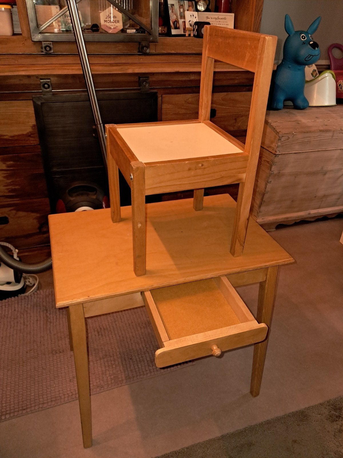 kindertafeltje en stoeltje, Kinderen en Baby's, Kinderkamer | Overige Meubels, Ophalen, Zo goed als nieuw, Tafel