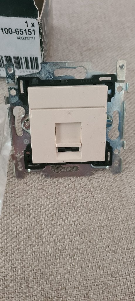 Niko UTP datacom  RJ45, Doe-het-zelf en Bouw, Ophalen of Verzenden, Nieuw, Stopcontact