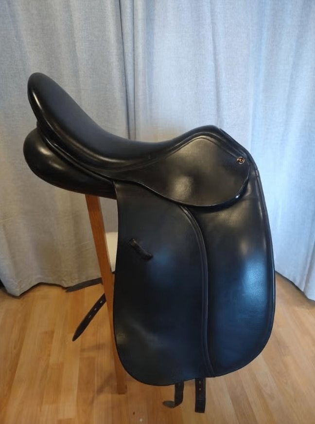Selle de dressage 17,5 pouces, Animaux & Accessoires, L (17.5 pouces), Comme neuf, Enlèvement, Autres marques