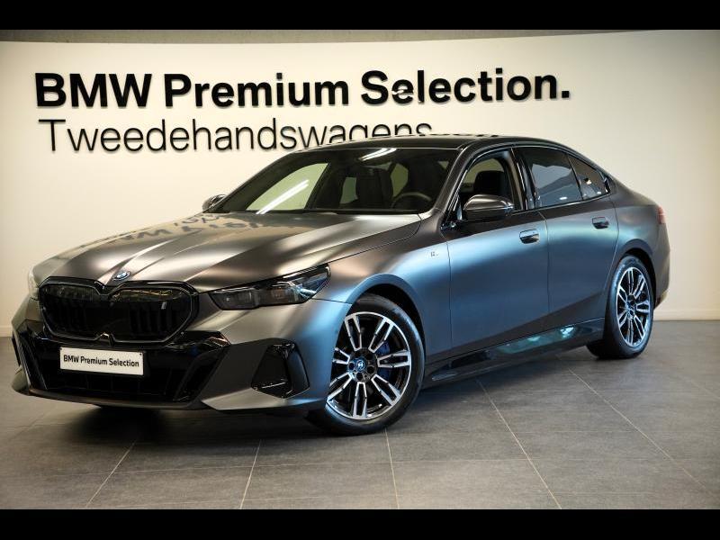 BMW i5 M PACK PRO HARMANKARDON PANORAMADAK DRIVE ASSIST PROF, Auto's, BMW, Automaat, 4 deurs, Zwart, 340 pk