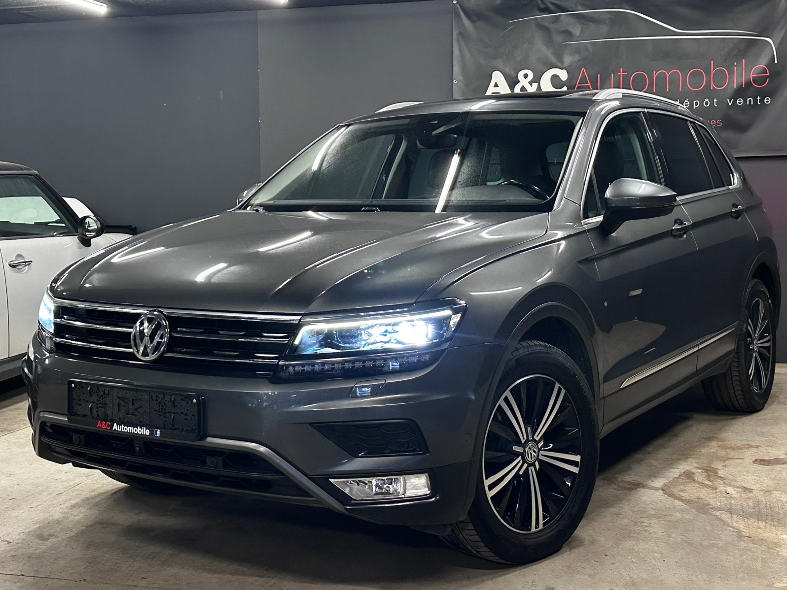 Vw Tiguan 2.0Diesel Automatique - Pano - Cuir, Autos, Volkswagen, Bluetooth, Argent ou Gris, Achat, Entreprise